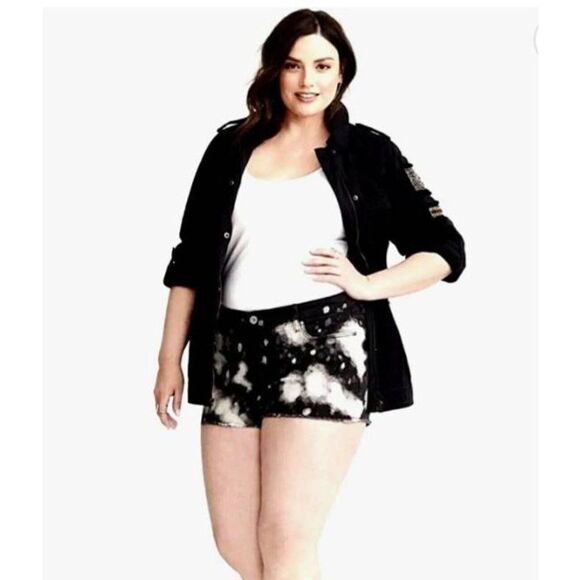 TORRID/JACK DAVID Women's Plus Size Tie-Dye distressed Black & White Shorts - Picture 3 of 14